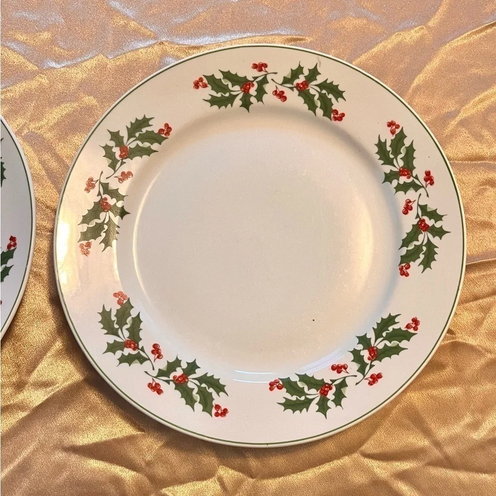 Vintage Christmas Ceramic Holly Berry Dinner Plates Set 2 Romania Holiday 10